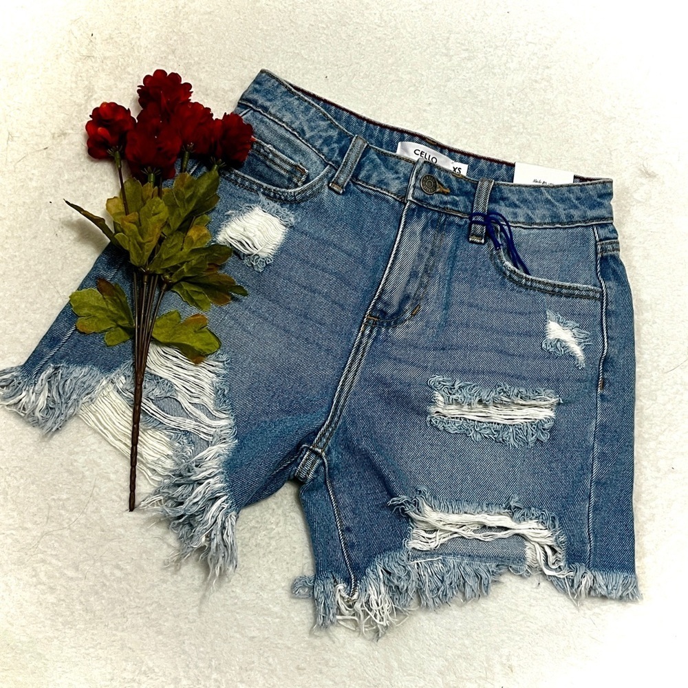 Cello NWT Distressed High Waisted Denim Shorts - XS (25")